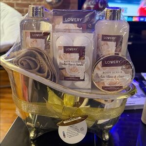 Love White Rose & Jasmine Bath Set with Gold Accents